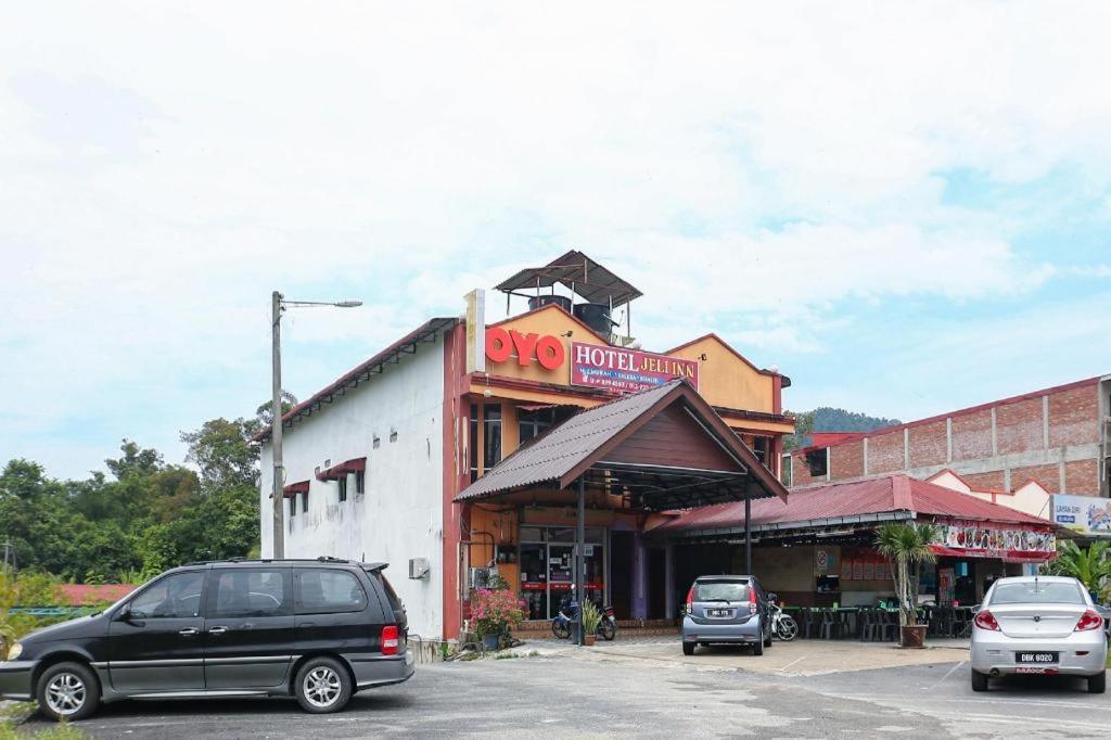 OYO 89892 Hotel Jeli Inn Buitenkant foto