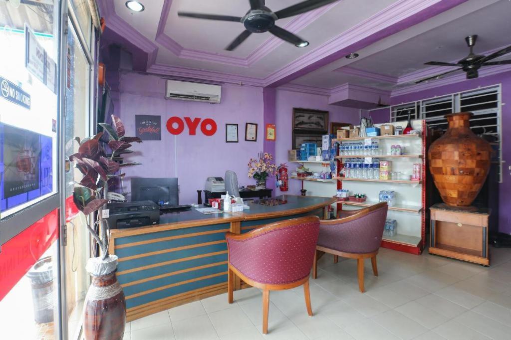 OYO 89892 Hotel Jeli Inn Buitenkant foto